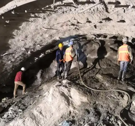 莫力达瓦拱顶带模注浆料的施工流程及注意事项